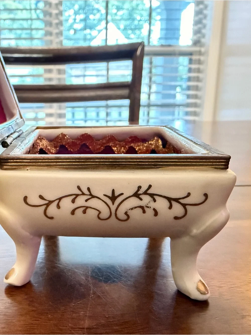 VTG Ardco Japan Porcelain Footed Trinket Box C1424